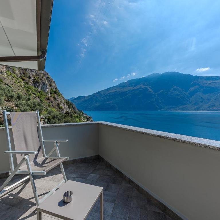 Relax Hotel Villa Gardenia & Villa Oleandra - Panoramic Double or Twin Room with Lake View - 14