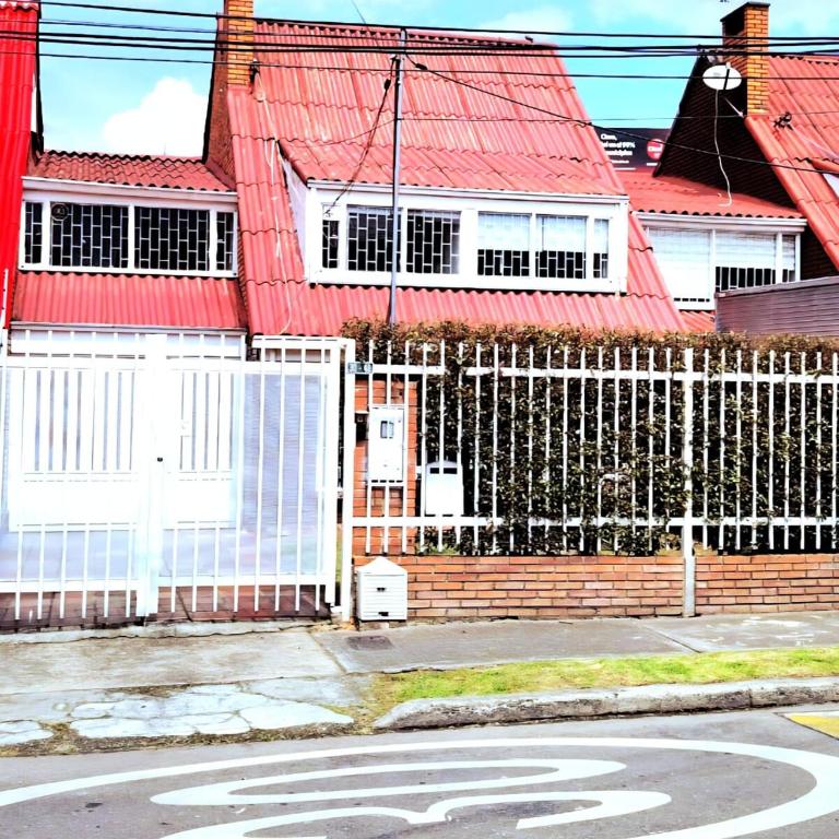 Spacious house near Zona T and Parque de la 93 - Four-Bedroom Vacation Home - 12