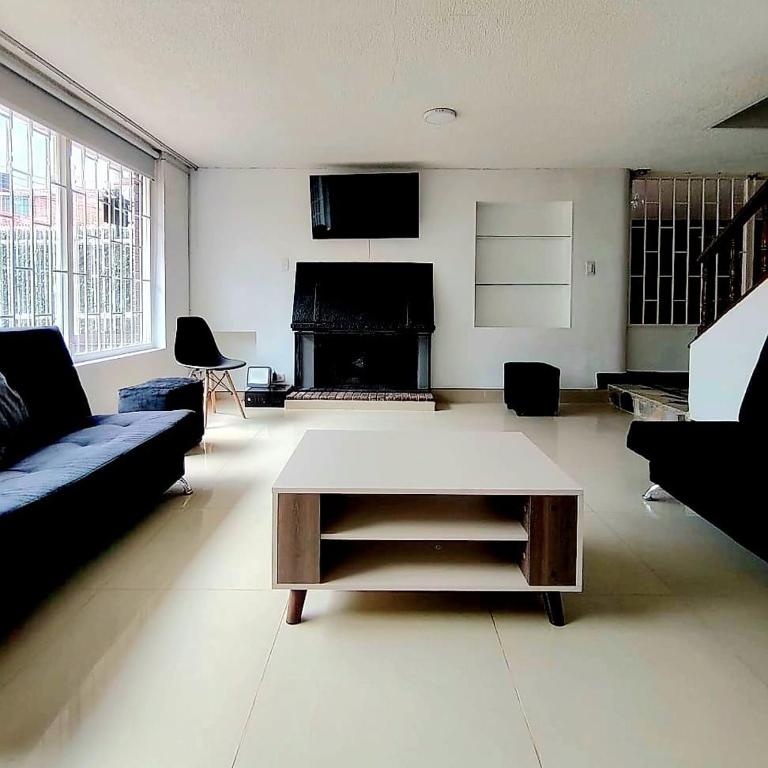 Spacious house near Zona T and Parque de la 93 - Four-Bedroom Vacation Home - 25