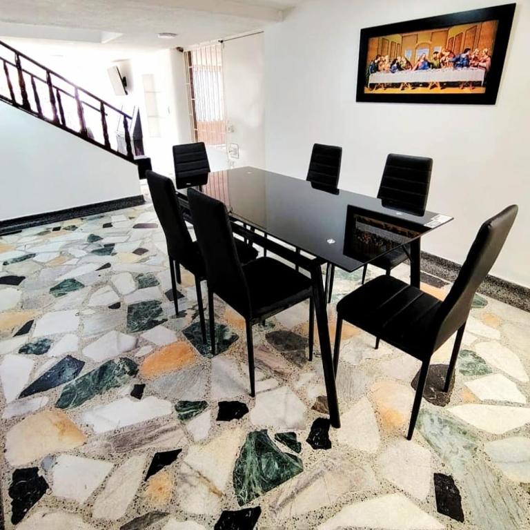 Spacious house near Zona T and Parque de la 93 - Four-Bedroom Vacation Home - 37