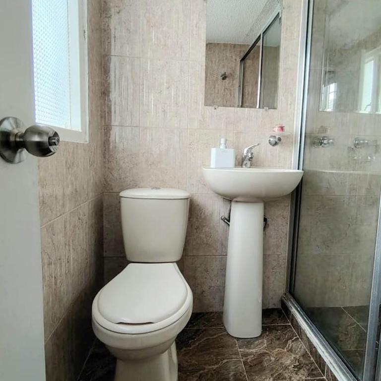 Spacious house near Zona T and Parque de la 93 - Four-Bedroom Vacation Home - 53