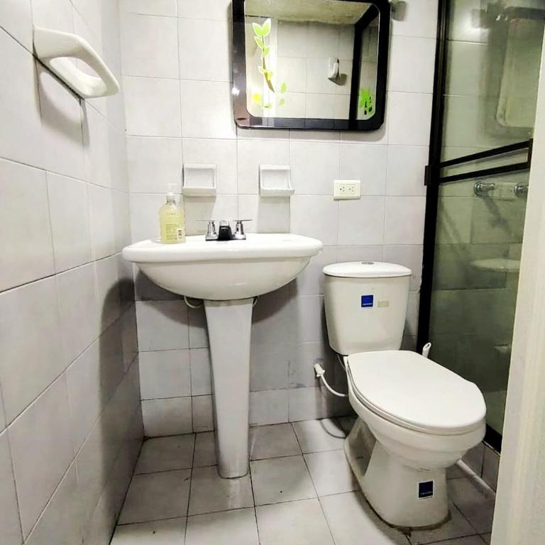Spacious house near Zona T and Parque de la 93 - Four-Bedroom Vacation Home - 65