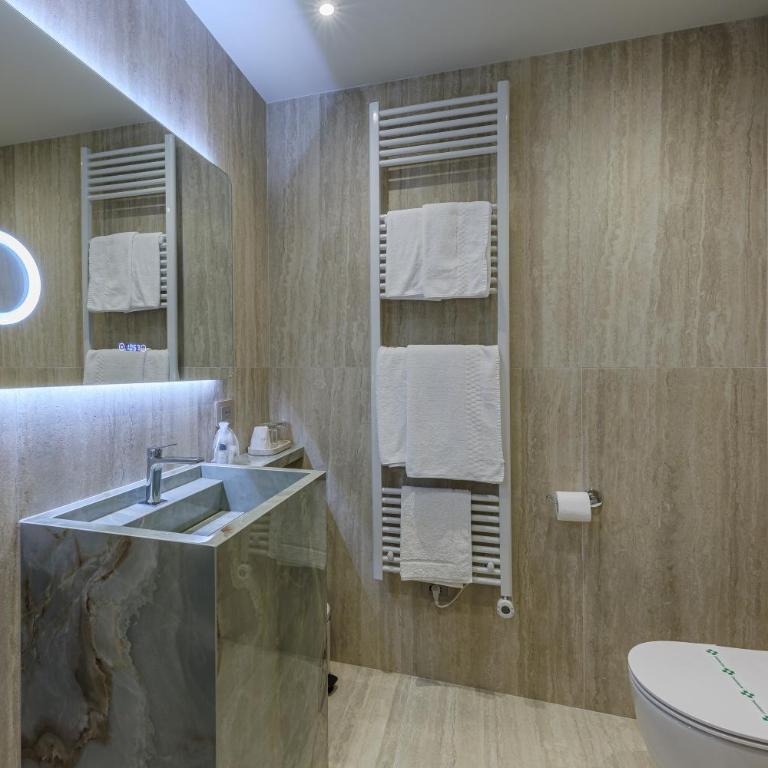 Relax Hotel Villa Gardenia & Villa Oleandra - Panoramic Double or Twin Room with Lake View - 5