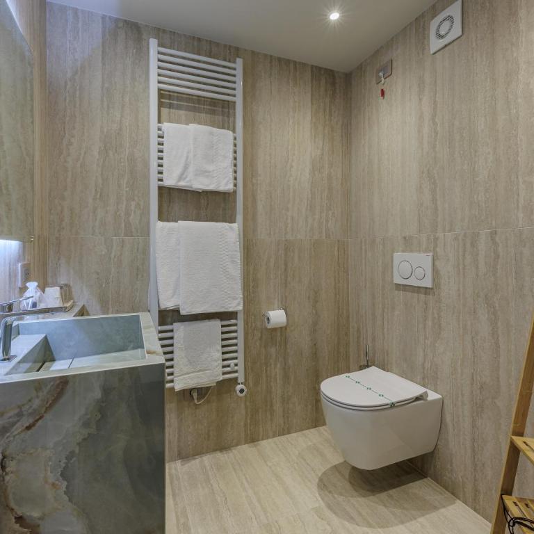 Relax Hotel Villa Gardenia & Villa Oleandra - Panoramic Double or Twin Room with Lake View - 7