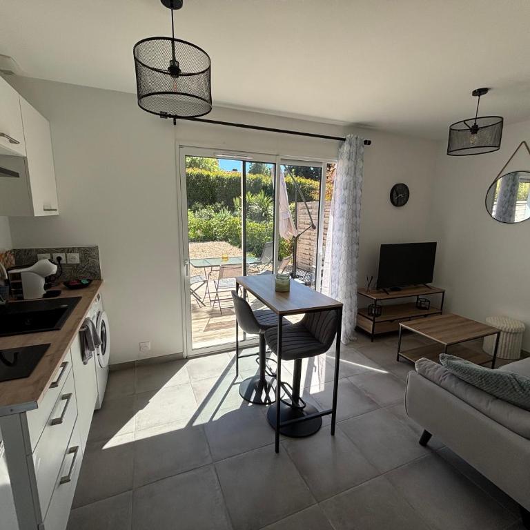 la pause detente, villa climatisée avec jardin et parking privés, à 5 mn de la mer, au calme - Casa con 1 dormitorio - 5