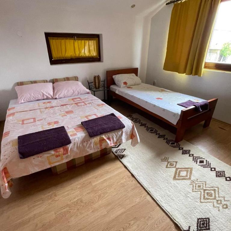 Melina - Three-Bedroom House - 14