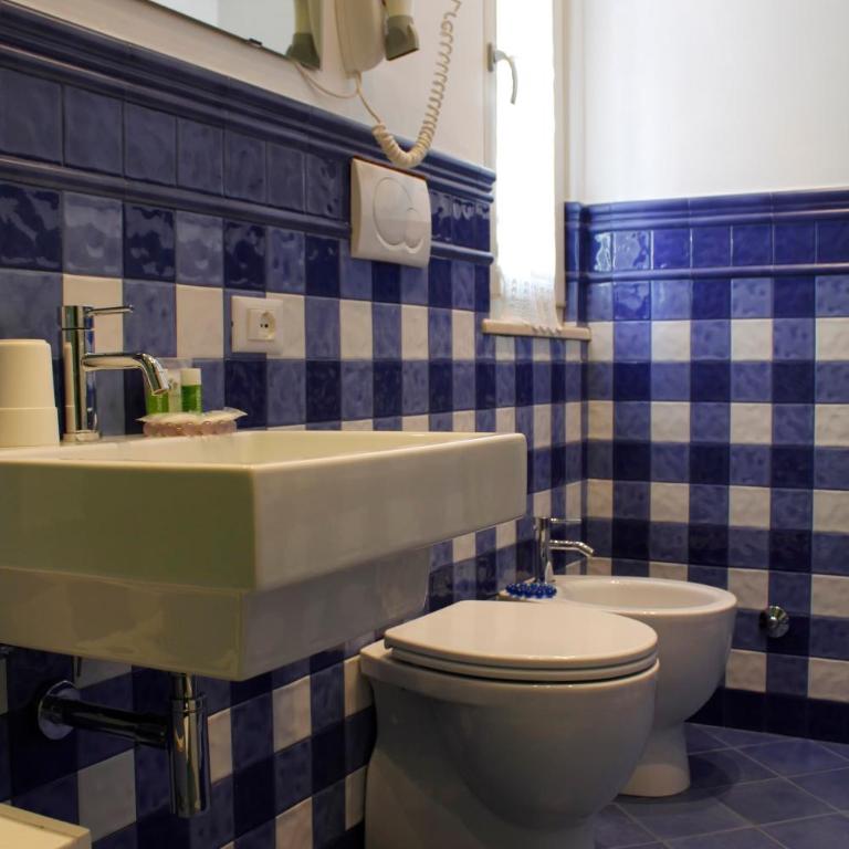 Affittacamere Villa Silvia - Camera Matrimoniale con Bagno Privato - 5