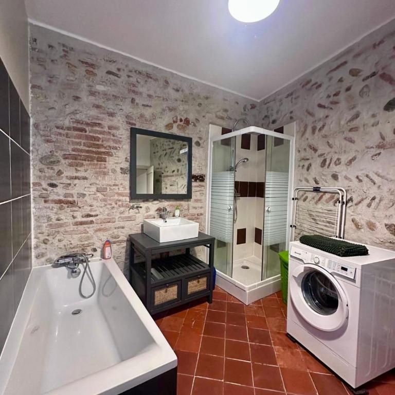 Charming duplex with 2 terraces - One-Bedroom Apartment - 14