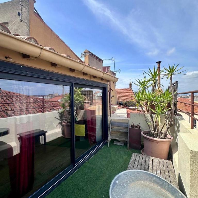 Charming duplex with 2 terraces - One-Bedroom Apartment - 25