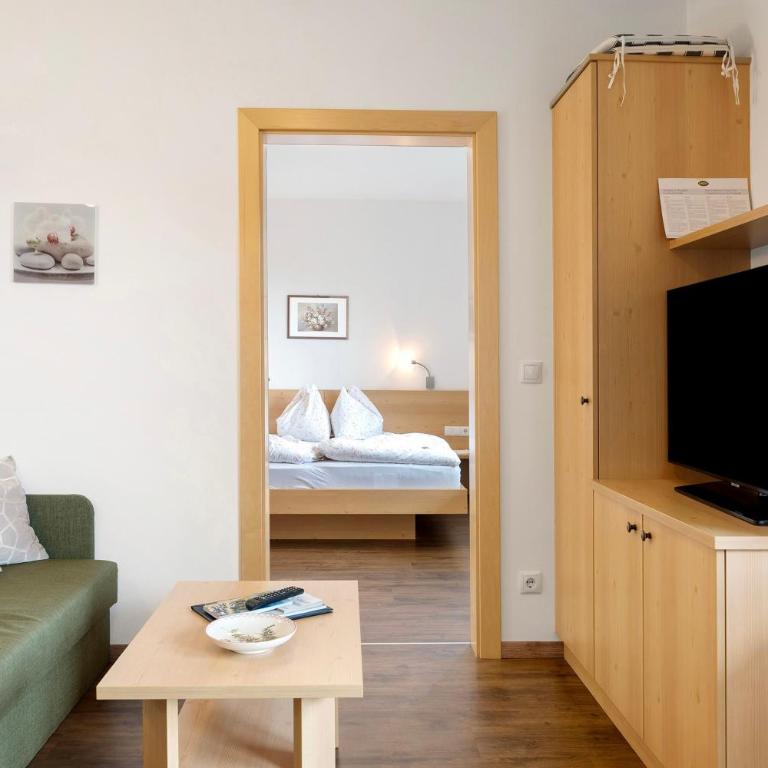 Residence Sonngart - Two-Bedroom Deluxe Apartment with Garden View - 10