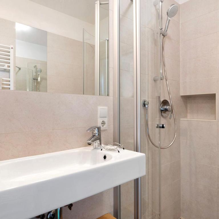 Residence Sonngart - Two-Bedroom Deluxe Apartment with Garden View - 21