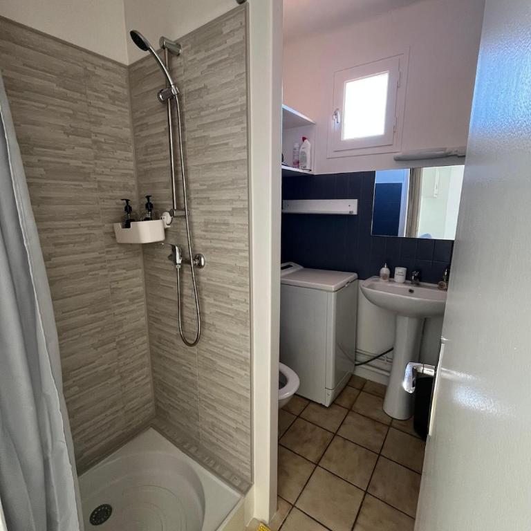 Appartement avec terrasse près de la mer 2 - Maison 2 Chambres - 7