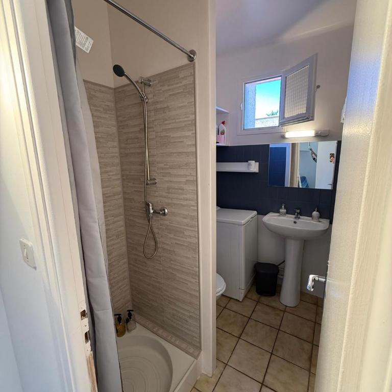 Appartement avec terrasse près de la mer 2 - Maison 2 Chambres - 32