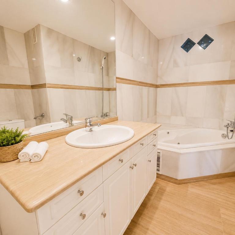 G&G Isla Marina Puerto - Two-Bedroom Apartment - 18