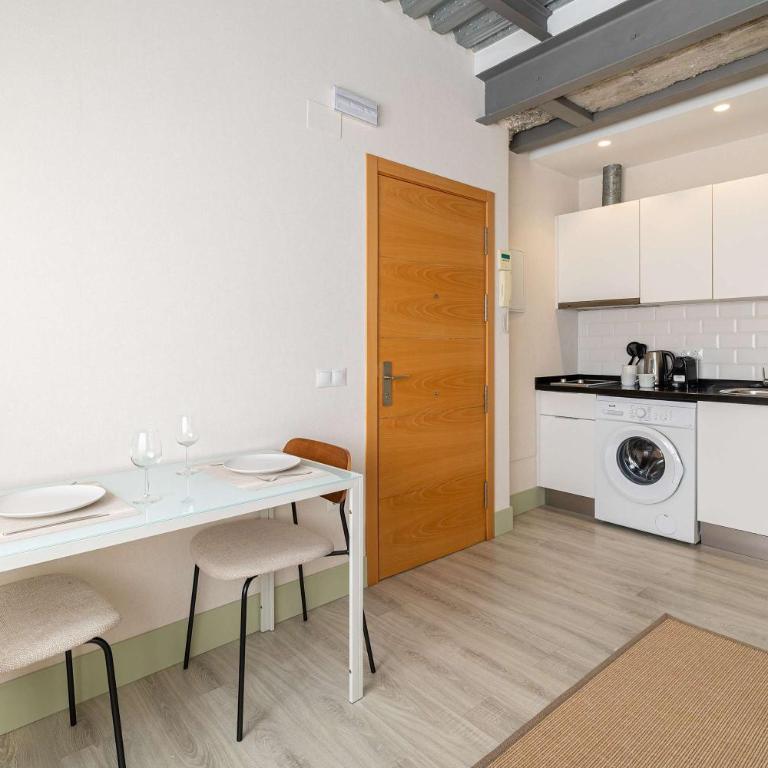 Bright Ground Floor Apt - 700m to Beach - Apartamento - 8