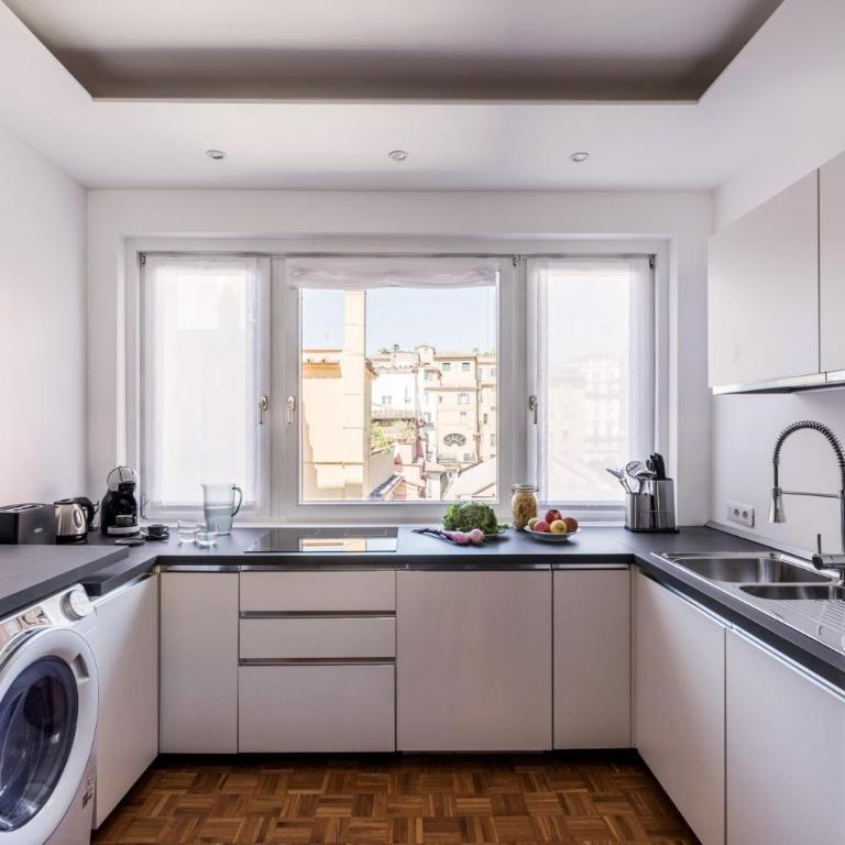 The Best Rent - Bright one-bedroom apartment in the Barberini area - Appartamento con 1 Camera da Letto - 2