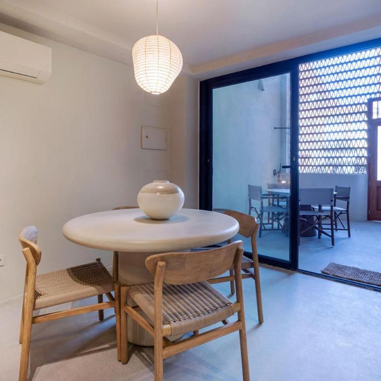 VLC Host - Reina 166 A - Two-Bedroom Apartment - 8
