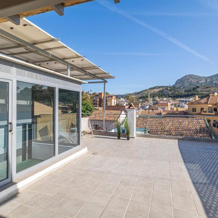Bright Ground Floor Apt - 700m to Beach - Apartamento - 29