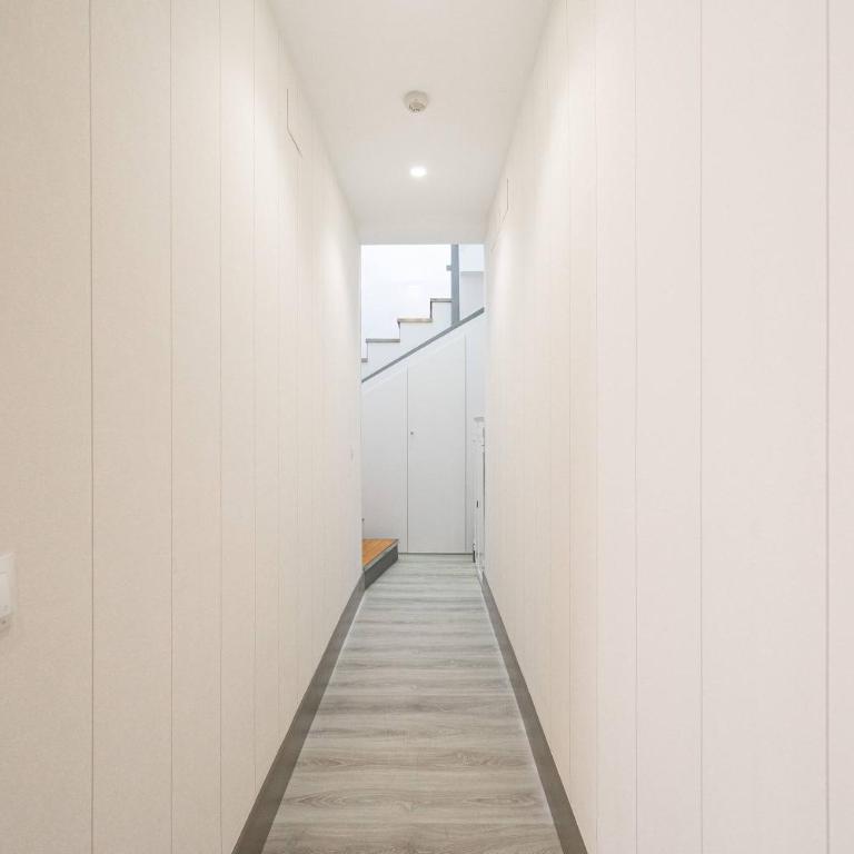 Bright Ground Floor Apt - 700m to Beach - Apartamento - 31