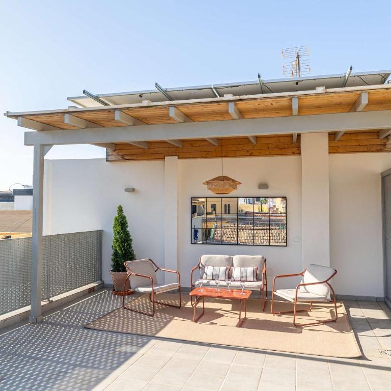 Bright Ground Floor Apt - 700m to Beach - Apartamento - 28
