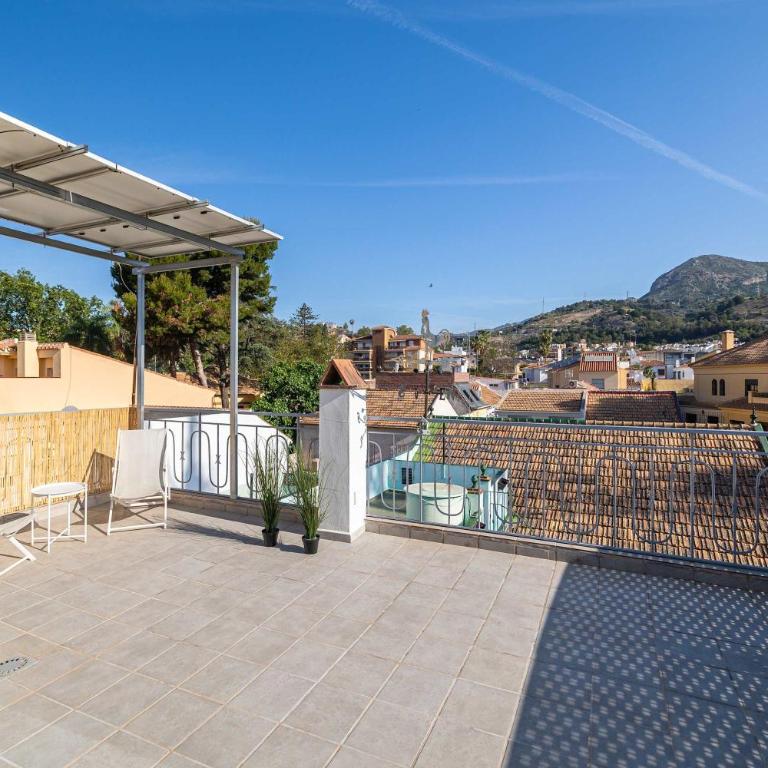 Bright Ground Floor Apt - 700m to Beach - Apartamento - 24