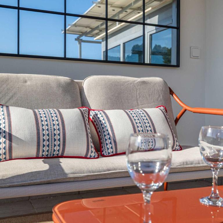 Bright Ground Floor Apt - 700m to Beach - Apartamento - 22