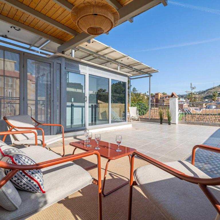 Bright Ground Floor Apt - 700m to Beach - Apartamento - 21