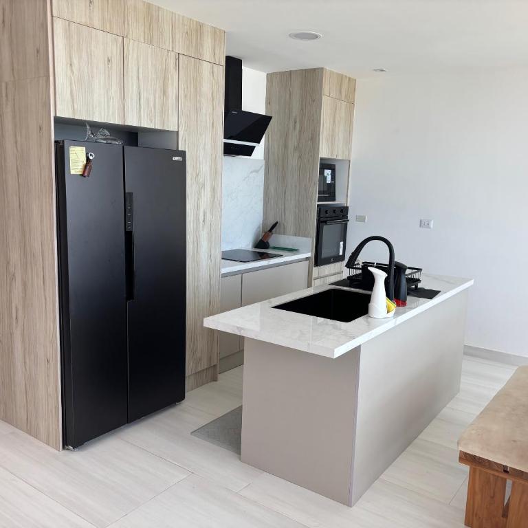 Hermoso departamento de 5 cuartos Frente a la playa - Apartment - 5
