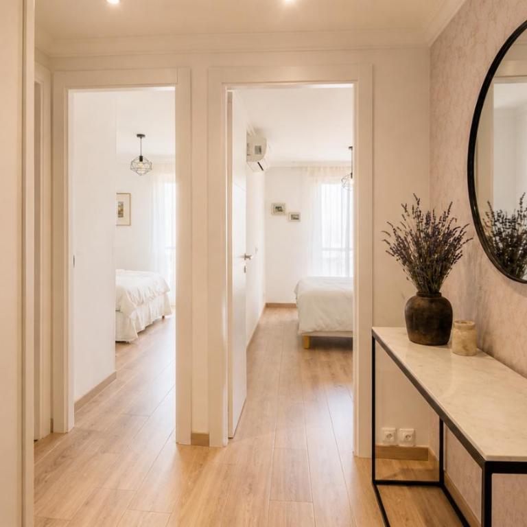 Heart of Nice, Beach 3min, 3 AC Units, Balcony with 4-Seater Dining! - Appartement 2 Pièces - 8
