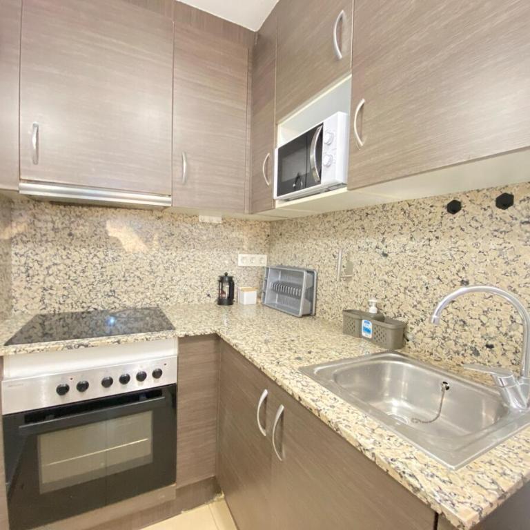 Family Apartment near Metro Blue Line - Apartment - 11
