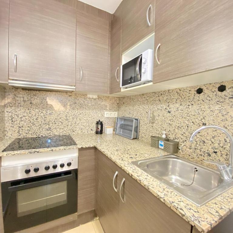 Family Apartment near Metro Blue Line - Apartment - 13