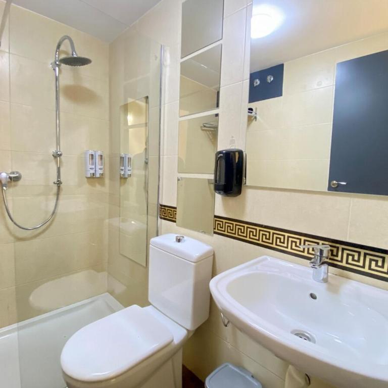 Family Apartment near Metro Blue Line - Apartment - 26