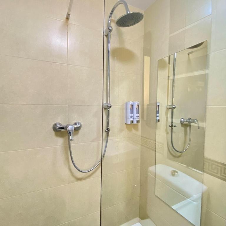 Family Apartment near Metro Blue Line - Apartment - 28