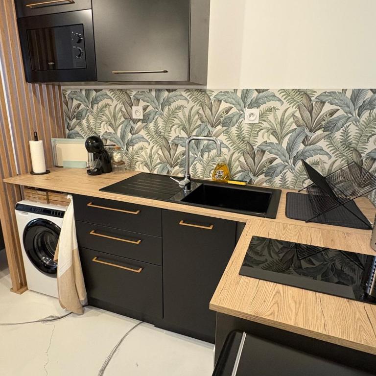 Studio Jungle atypique avec salle de bain grotte Cour privée Centre Nîmes - Apartamento de 1 dormitorio - 6