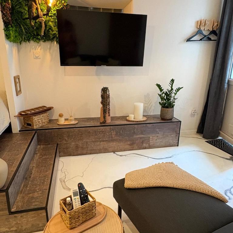 Studio Jungle atypique avec salle de bain grotte Cour privée Centre Nîmes - Apartamento de 1 dormitorio - 5