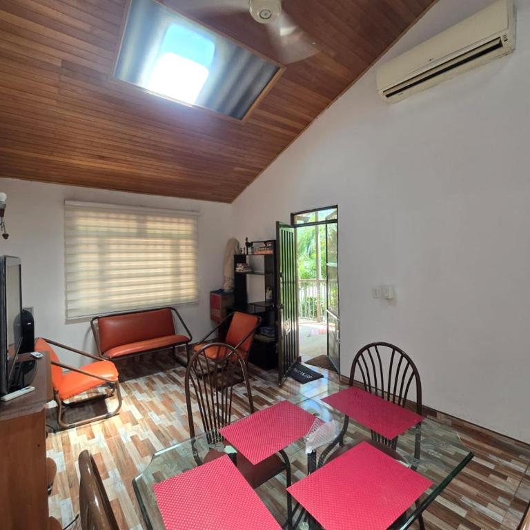 Excelente Casa Familiar - Casa de 3 dormitorios - 2
