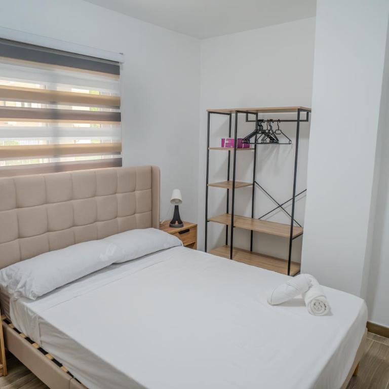 Hostale Blas Cabrera Madrid - Standard Double Room with Shared Bathroom - 2
