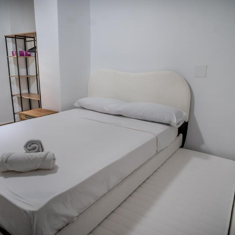 Hostale Blas Cabrera Madrid - Double Room with Shared Bathroom - 6