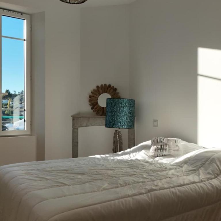 Superbe Appartement 4 pièces dans Villa de charme rénovée proche plages et centre ville d'Antibes, Côte d'Azur - Three-Bedroom Apartment - 4