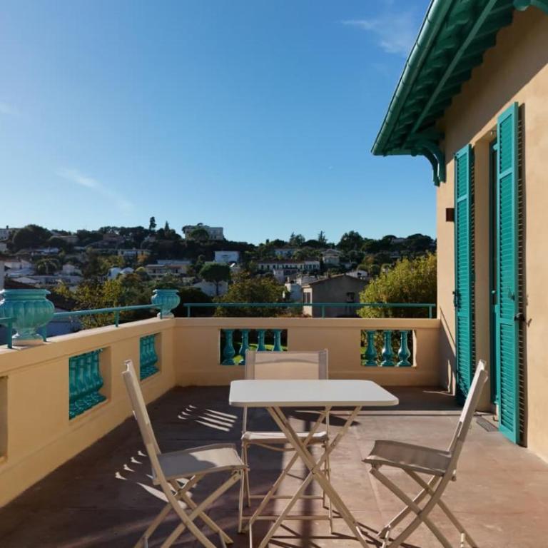 Superbe Appartement 4 pièces dans Villa de charme rénovée proche plages et centre ville d'Antibes, Côte d'Azur - Three-Bedroom Apartment - 5