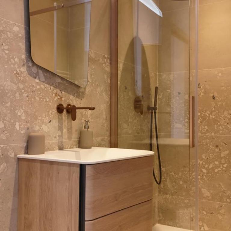Superbe Appartement 4 pièces dans Villa de charme rénovée proche plages et centre ville d'Antibes, Côte d'Azur - Three-Bedroom Apartment - 18
