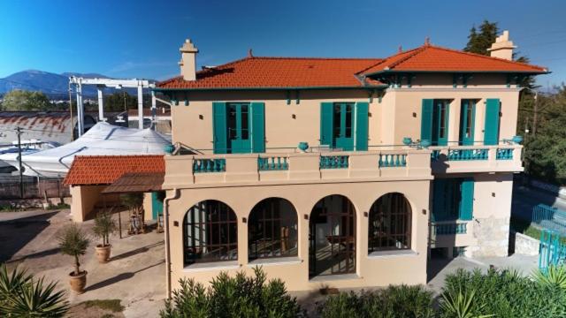 Superbe Appartement 4 pièces dans Villa de charme rénovée proche plages et centre ville d'Antibes, Côte d'Azur - Three-Bedroom Apartment - 22