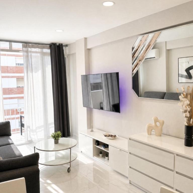 Luminoso Apartamento Familiar y Excelente Conexion - Apartamento de 3 dormitorios - 2