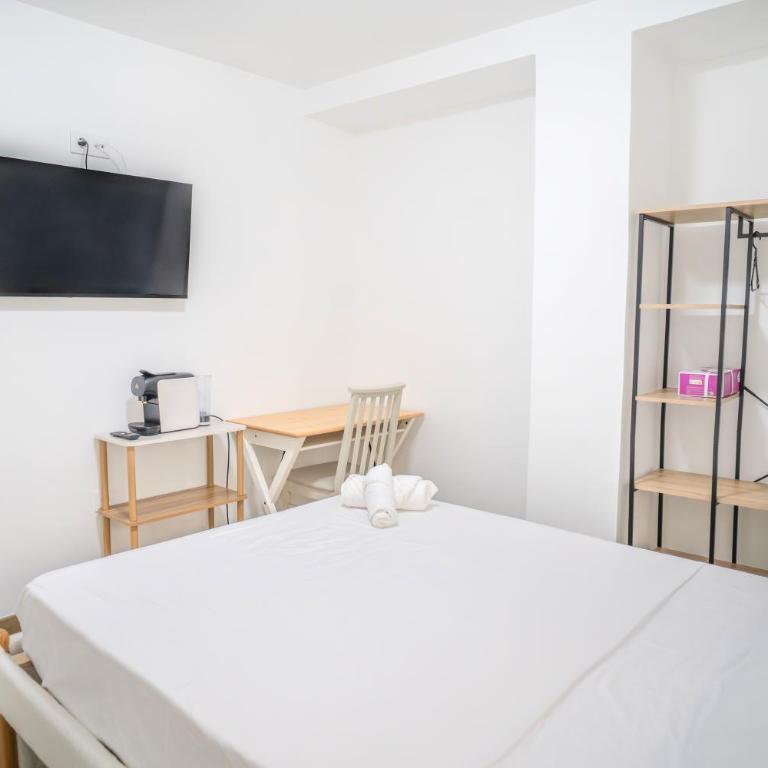 Hostale Blas Cabrera Madrid - Twin Room with Shared Bathroom - 2