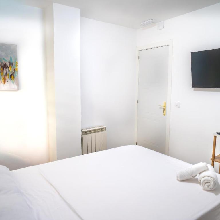 Hostale Blas Cabrera Madrid - Twin Room with Shared Bathroom - 3