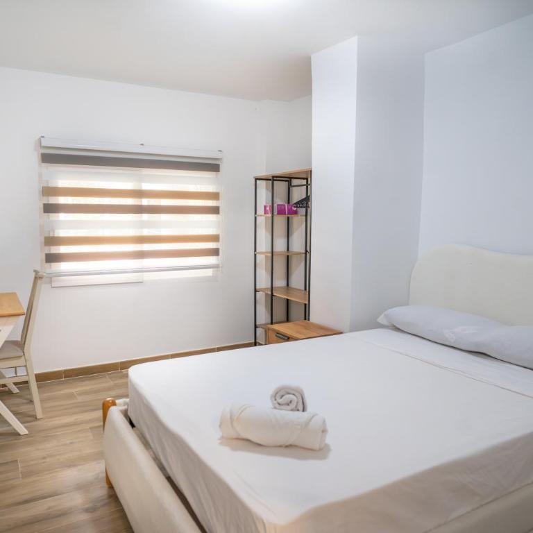Hostale Blas Cabrera Madrid - Double Room with Shared Bathroom - 2