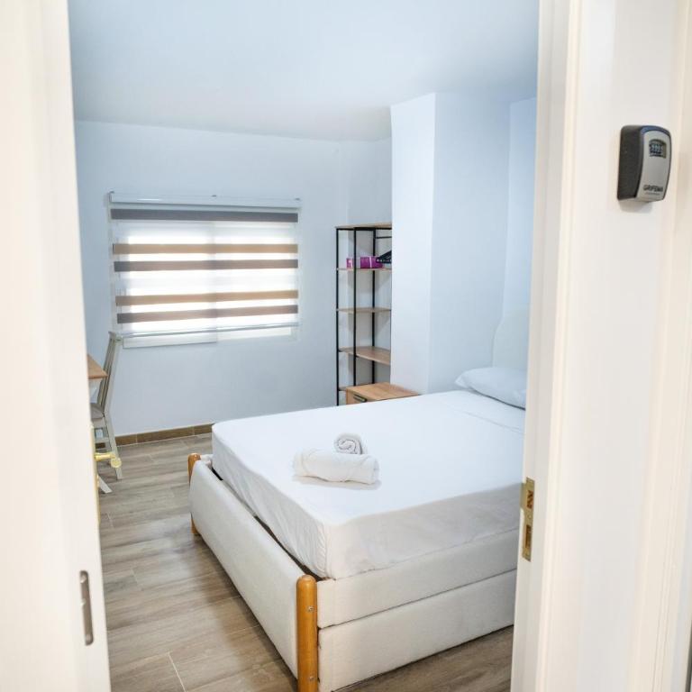 Hostale Blas Cabrera Madrid - Double Room with Shared Bathroom - 3