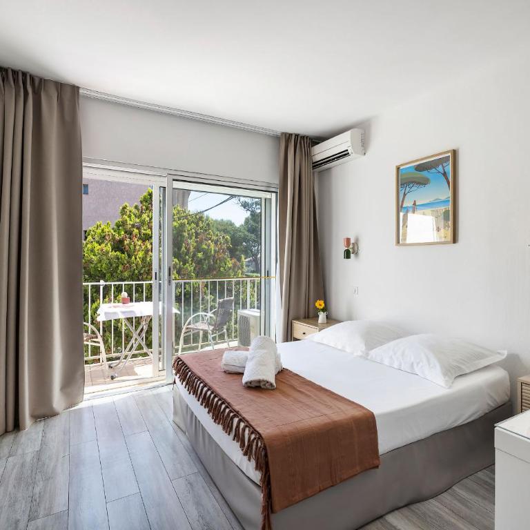 Hotel Le Golfe Bleu - Double Room with Balcony and Partiel Seaview - 4
