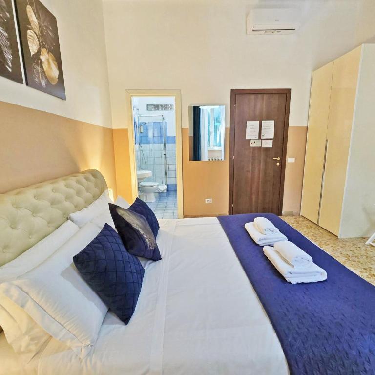 Sweet Life Guesthouse Hospety Group - Camera Tripla con Bagno - 7