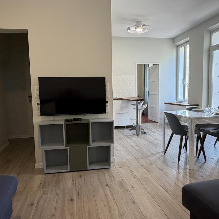 Figuerolles Ground floor of villa - Two-Bedroom Apartment - 2